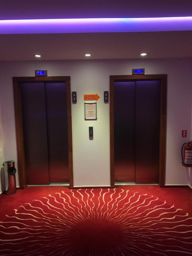 Marshal Garden Hotel Bucareste Exterior foto Elevators in a hotel