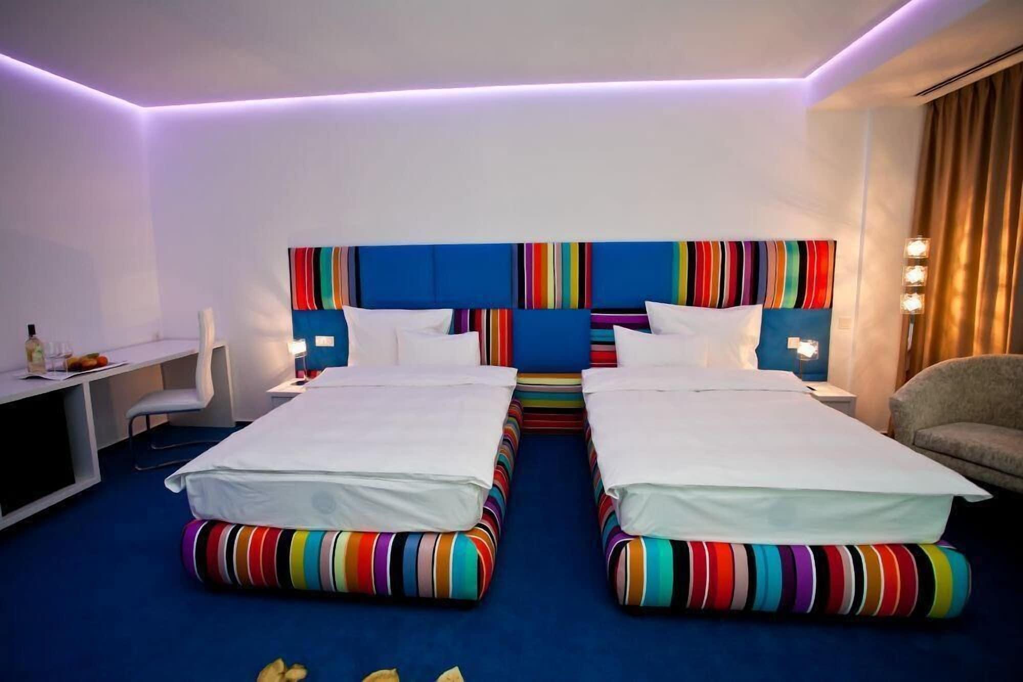 Marshal Garden Hotel Bucareste Quarto foto A room at the hotel