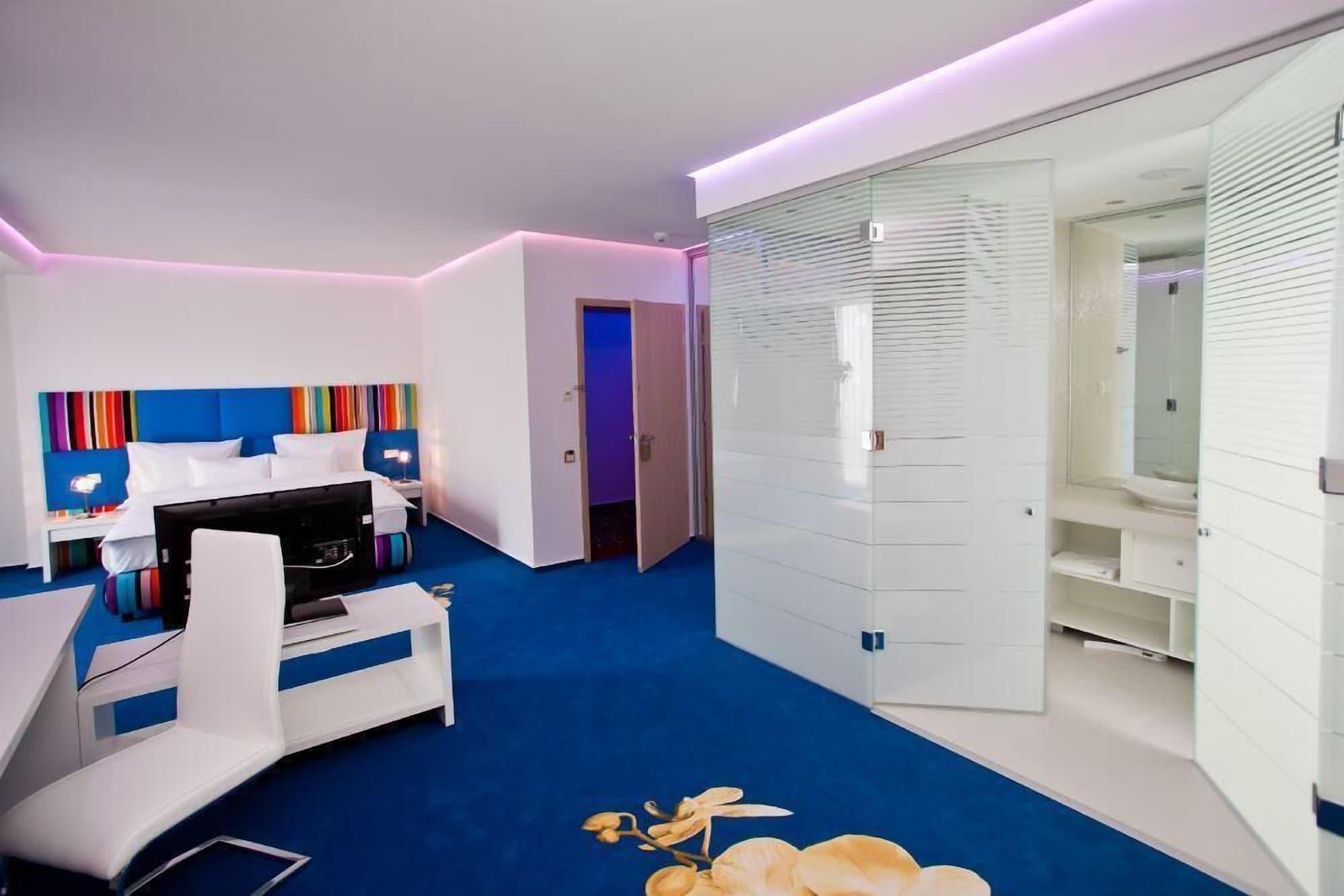 Marshal Garden Hotel Bucareste Exterior foto A room at the hotel