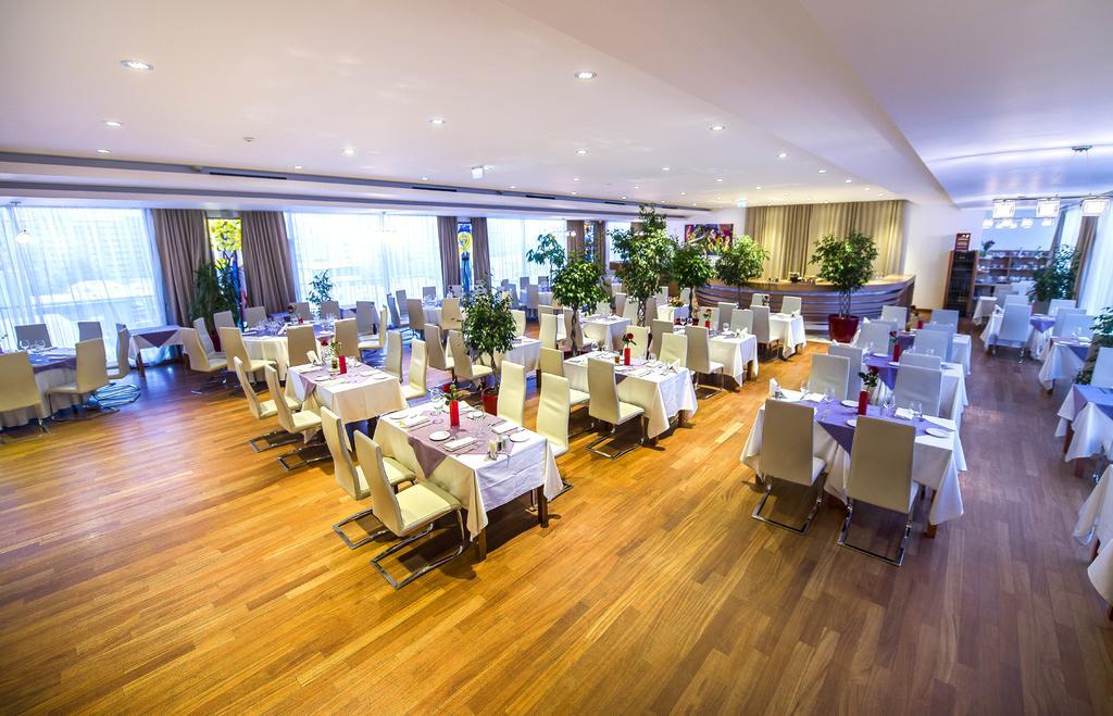 Marshal Garden Hotel Bucareste Exterior foto The restaurant