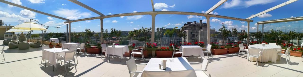 Marshal Garden Hotel Bucareste Exterior foto The rooftop terrace