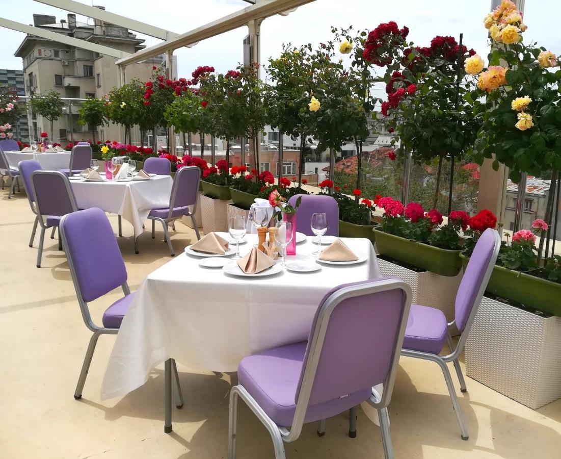 Marshal Garden Hotel Bucareste Exterior foto The rooftop restaurant