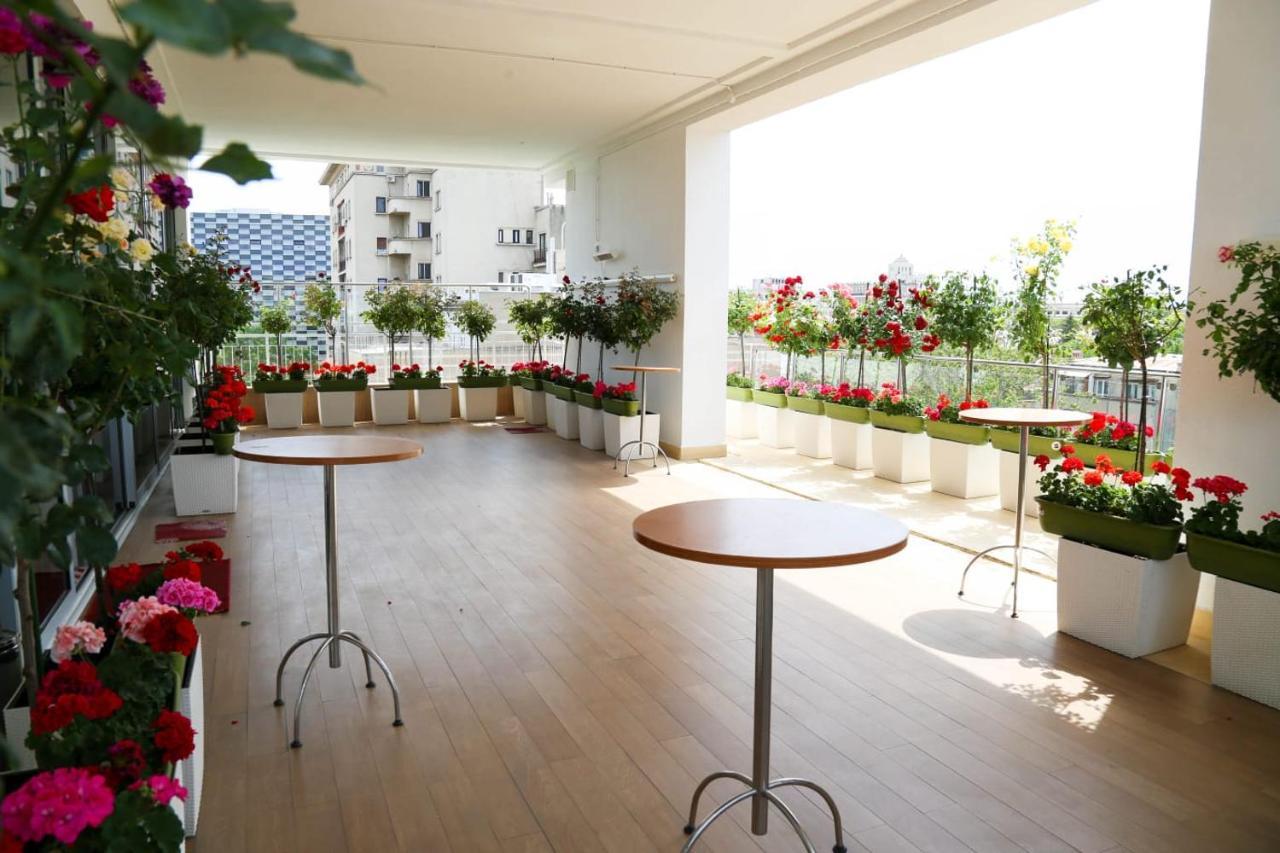 Marshal Garden Hotel Bucareste Exterior foto The balcony of the 101st floor